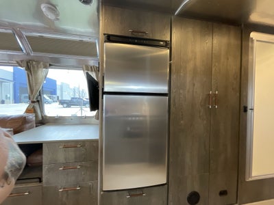 2026 Airstream 27FBT Base