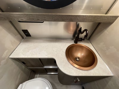 2026 Airstream 27FBT Base