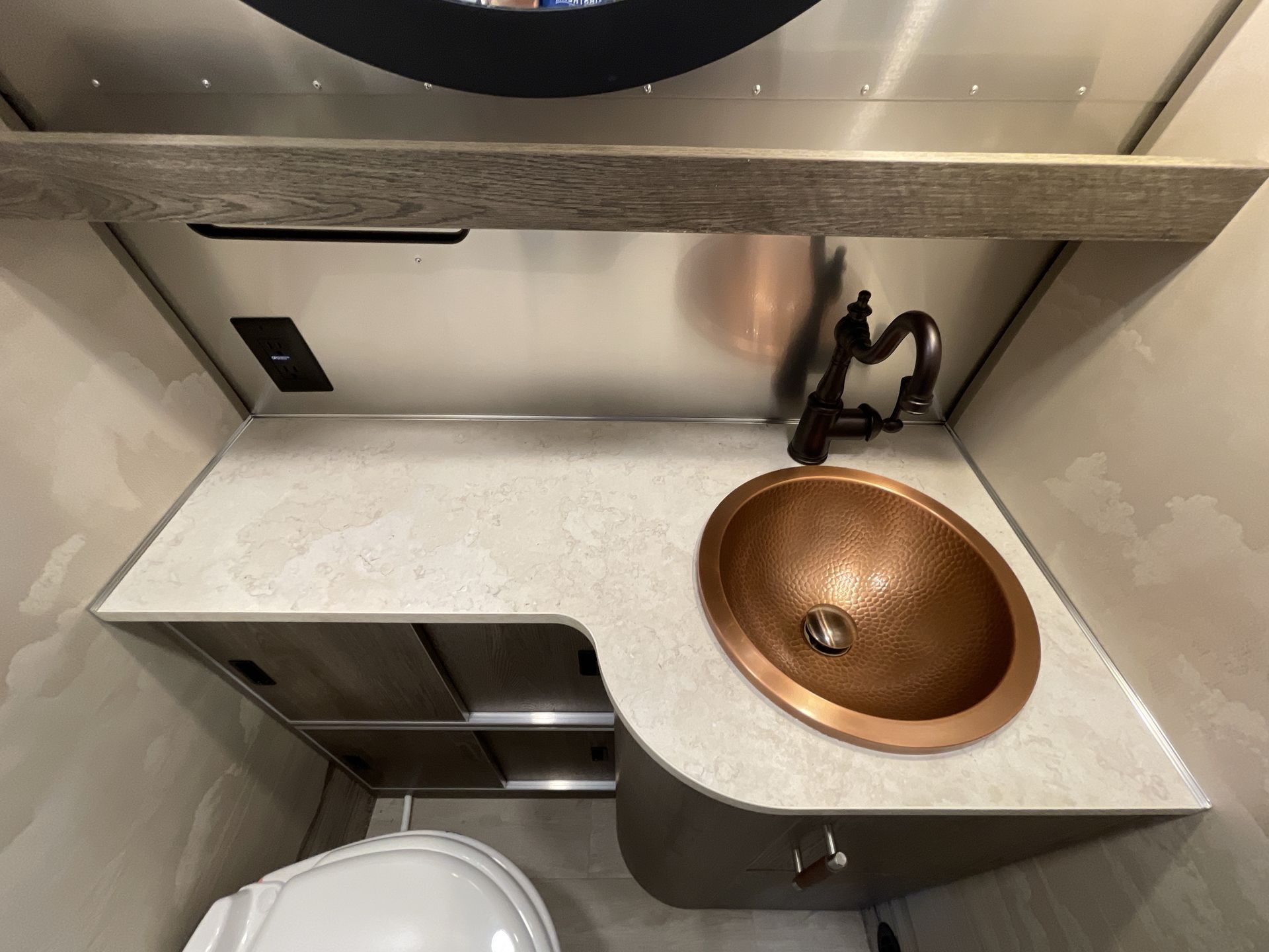 2026 Airstream 27FBT Base