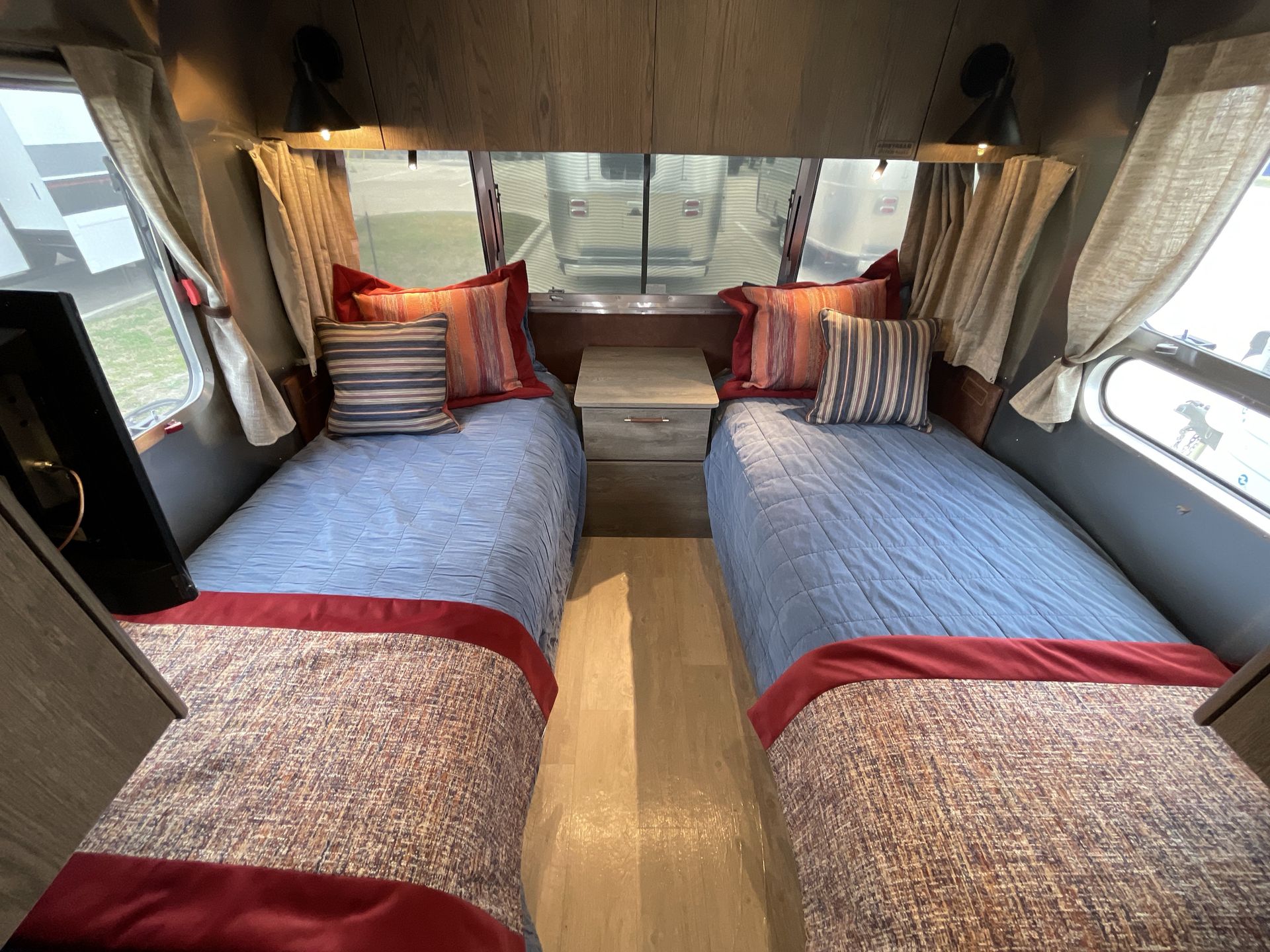 2026 Airstream 27FBT Base