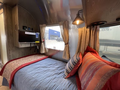 2026 Airstream 27FBT Base