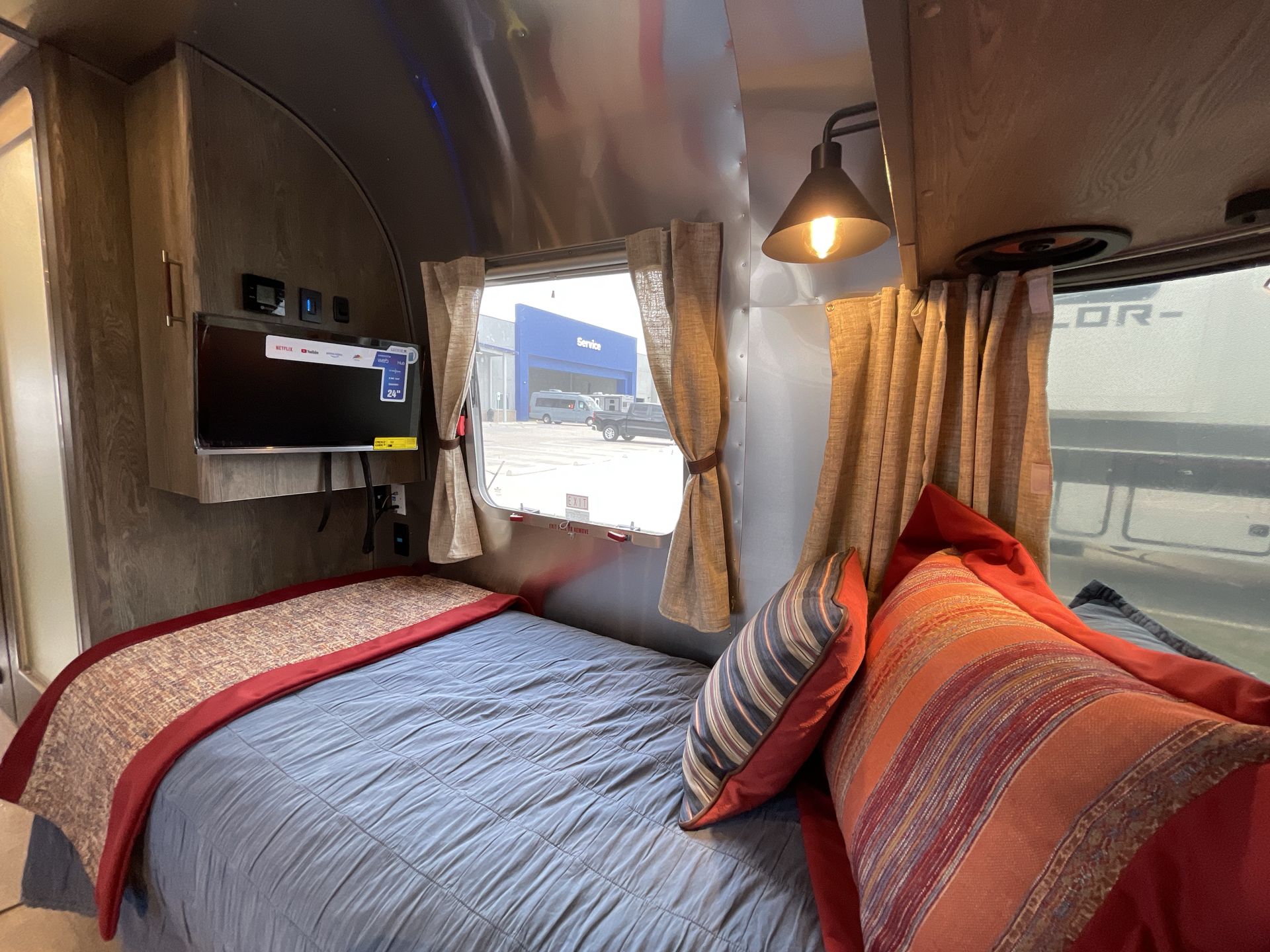 2026 Airstream 27FBT Base
