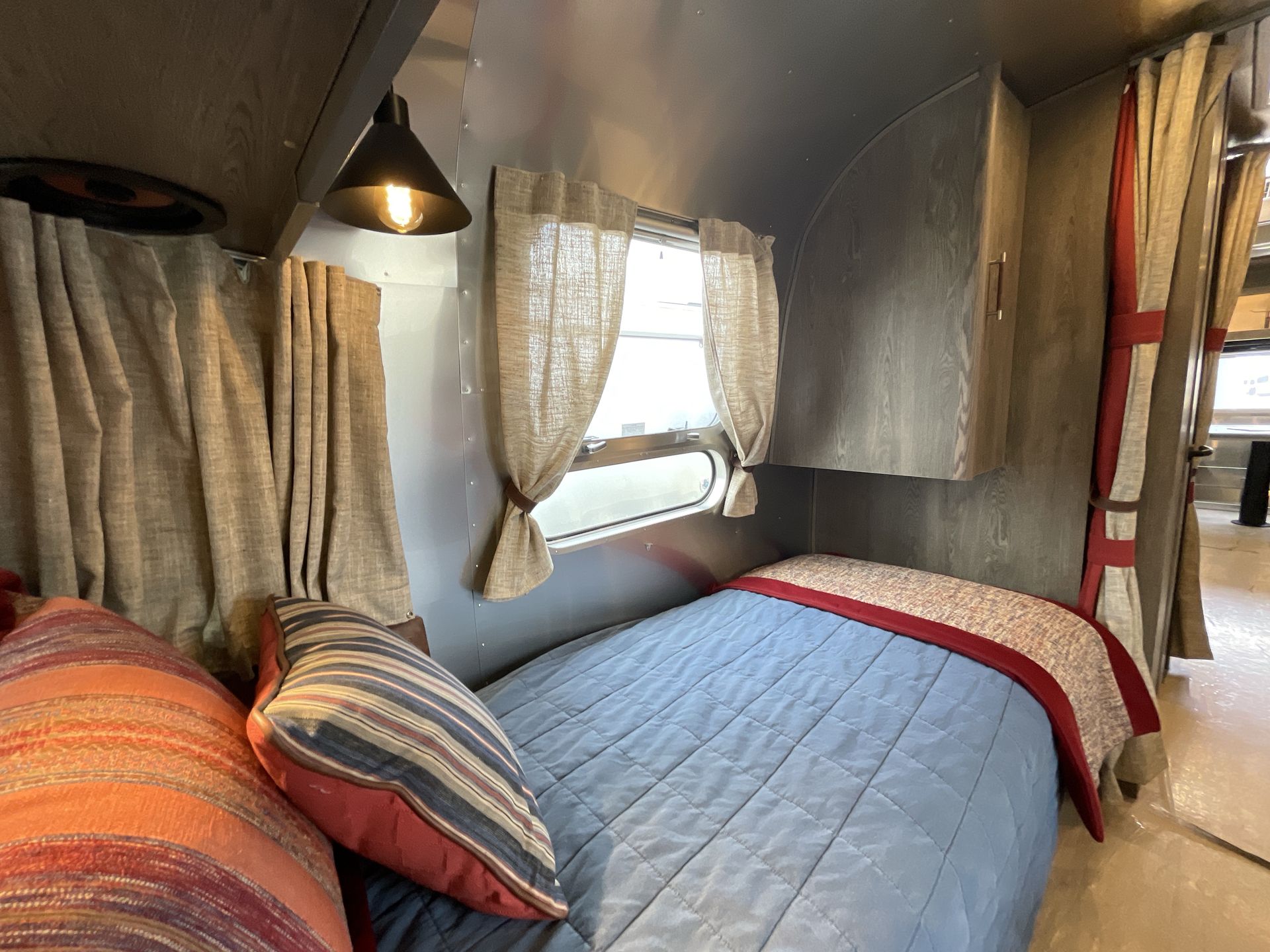 2026 Airstream 27FBT Base