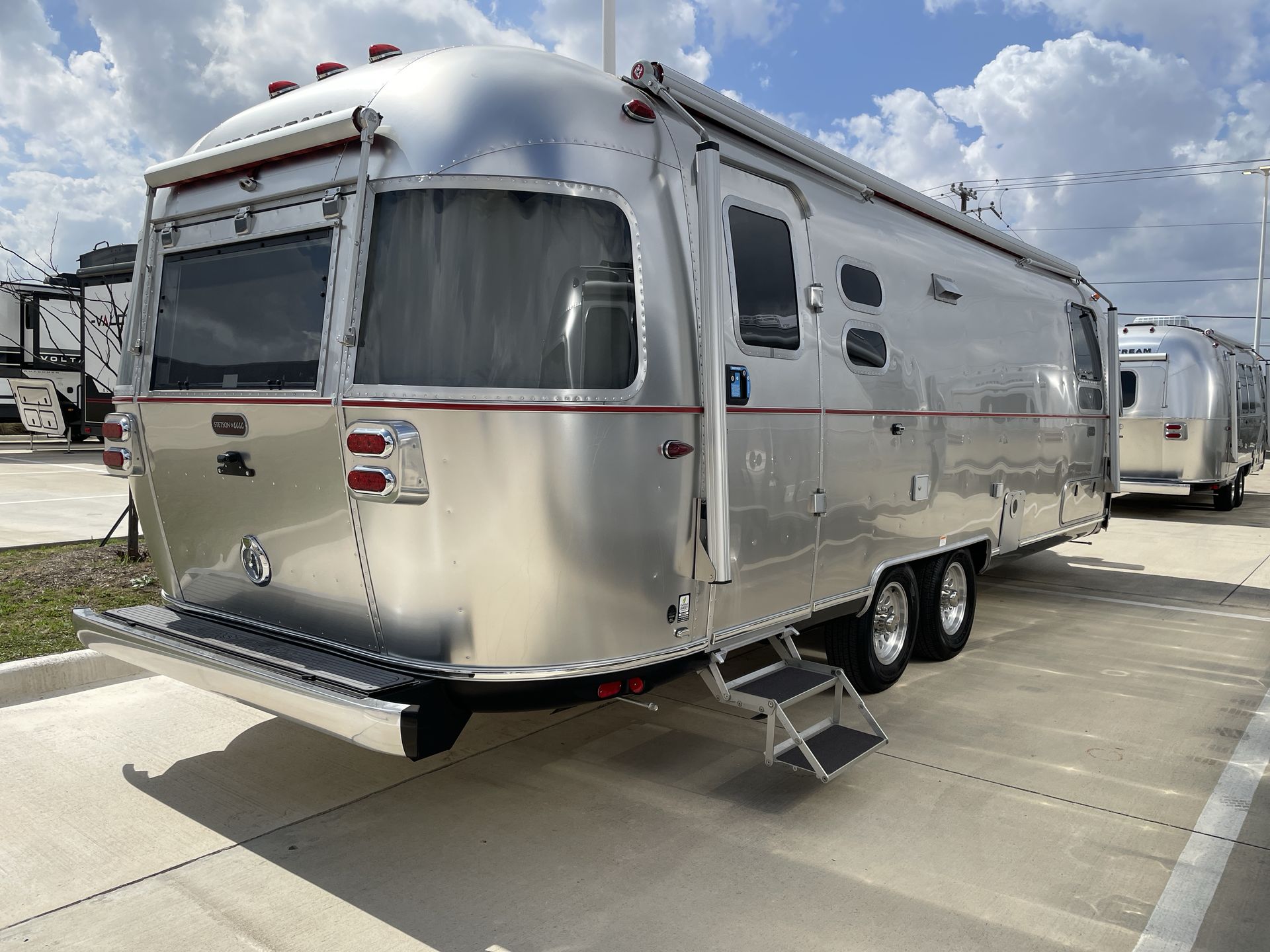 2026 Airstream 27FBT Base