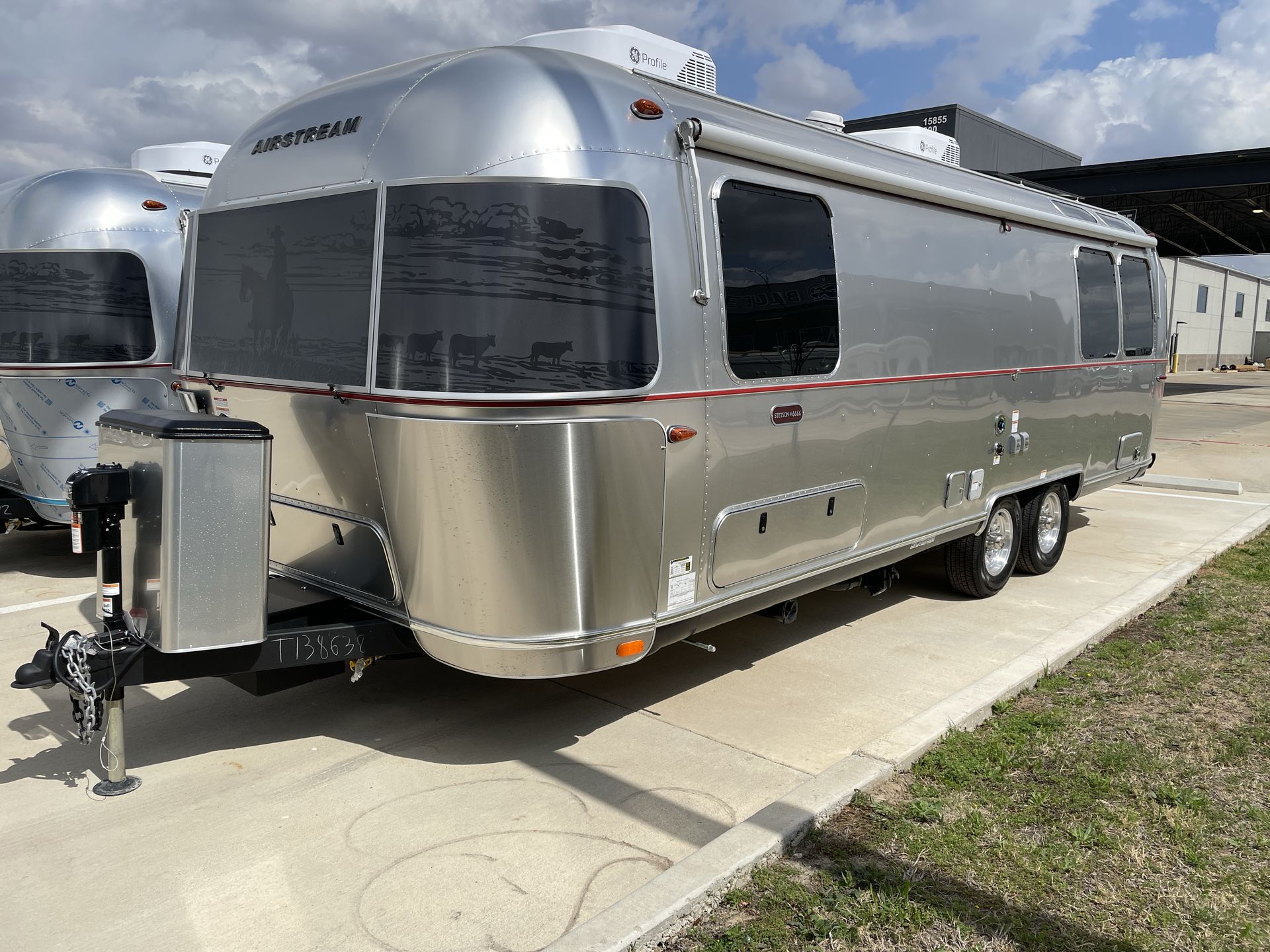 2026 Airstream 27FBT Base