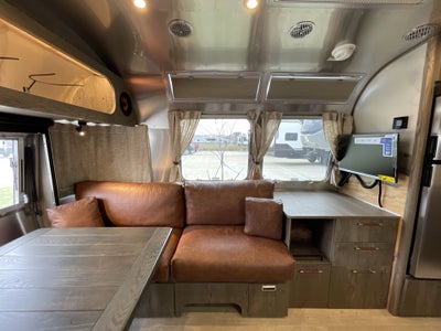 2026 Airstream 27FBT Base