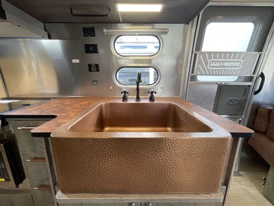 2026 Airstream 27FBT Base