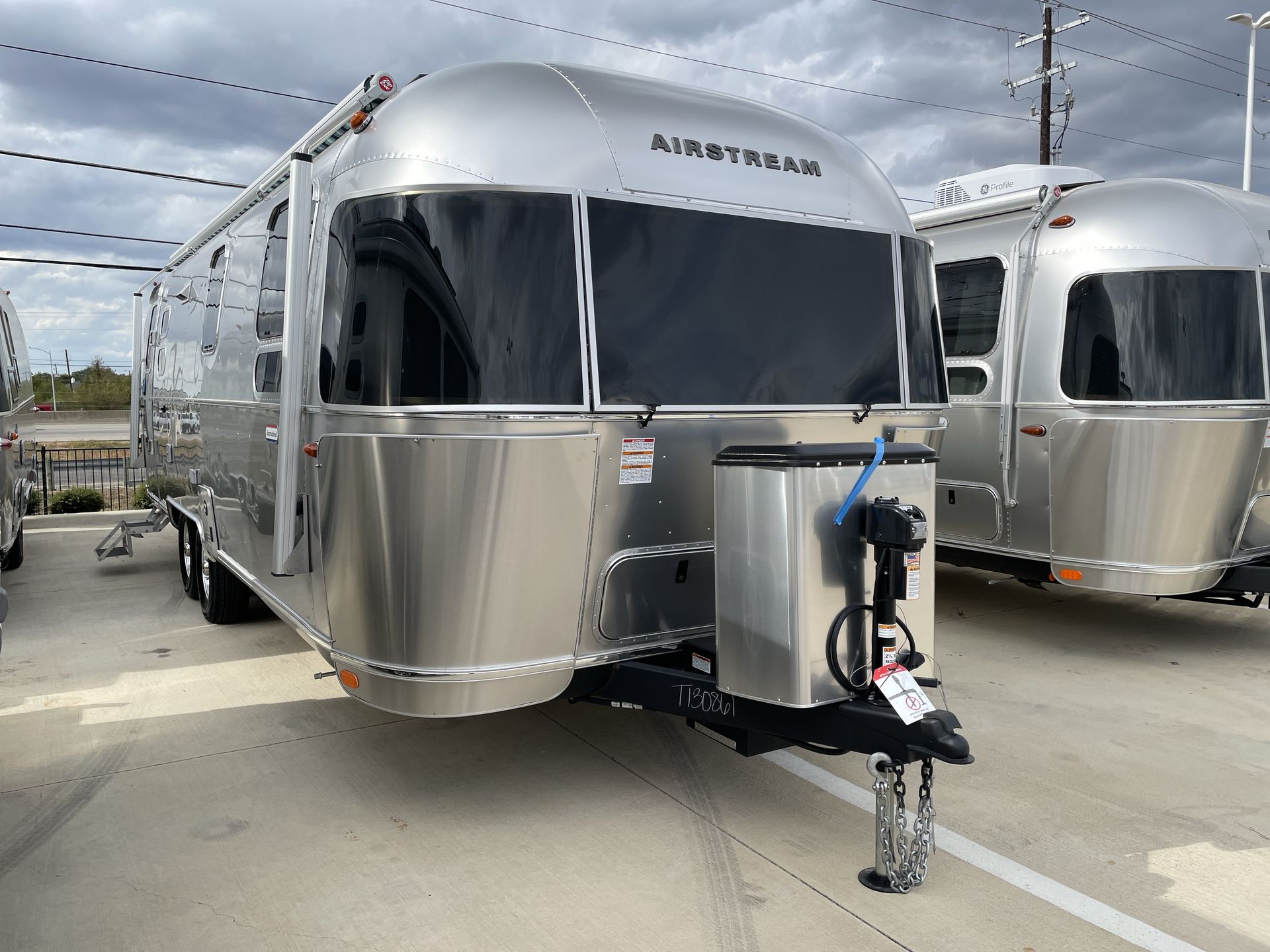 2026 Airstream 27FBQ Base