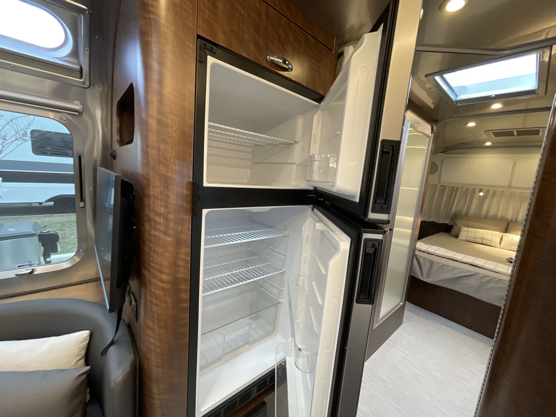 2026 Airstream 27FBQ Base