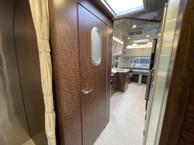 2026 Airstream 27FBQ Base