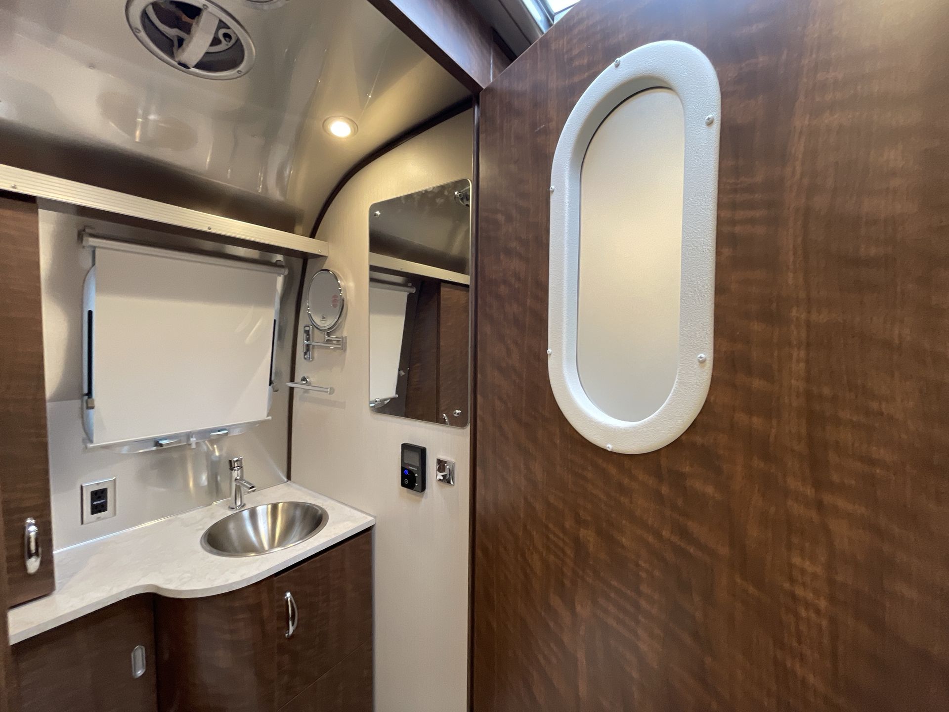 2026 Airstream 27FBQ Base
