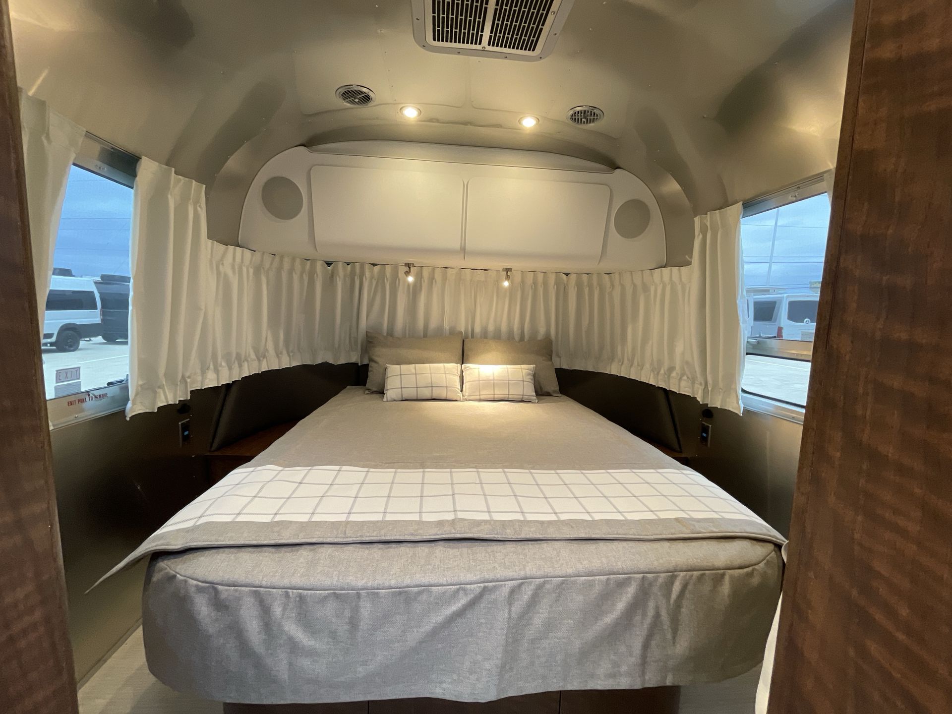 2026 Airstream 27FBQ Base