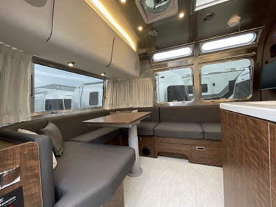2026 Airstream 27FBQ Base