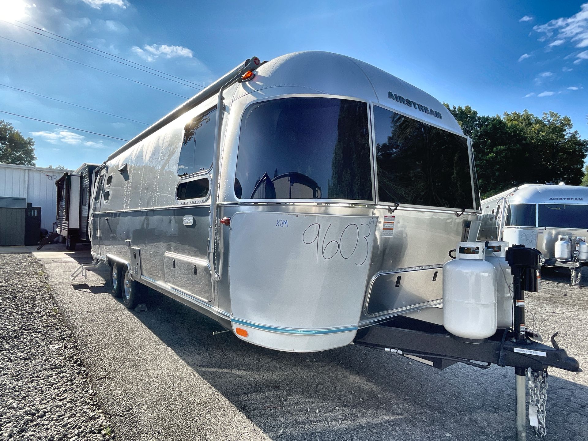 2026 Airstream 27FBT Base