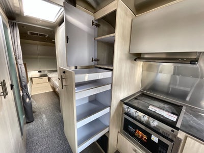 2026 Airstream 27FBT Base