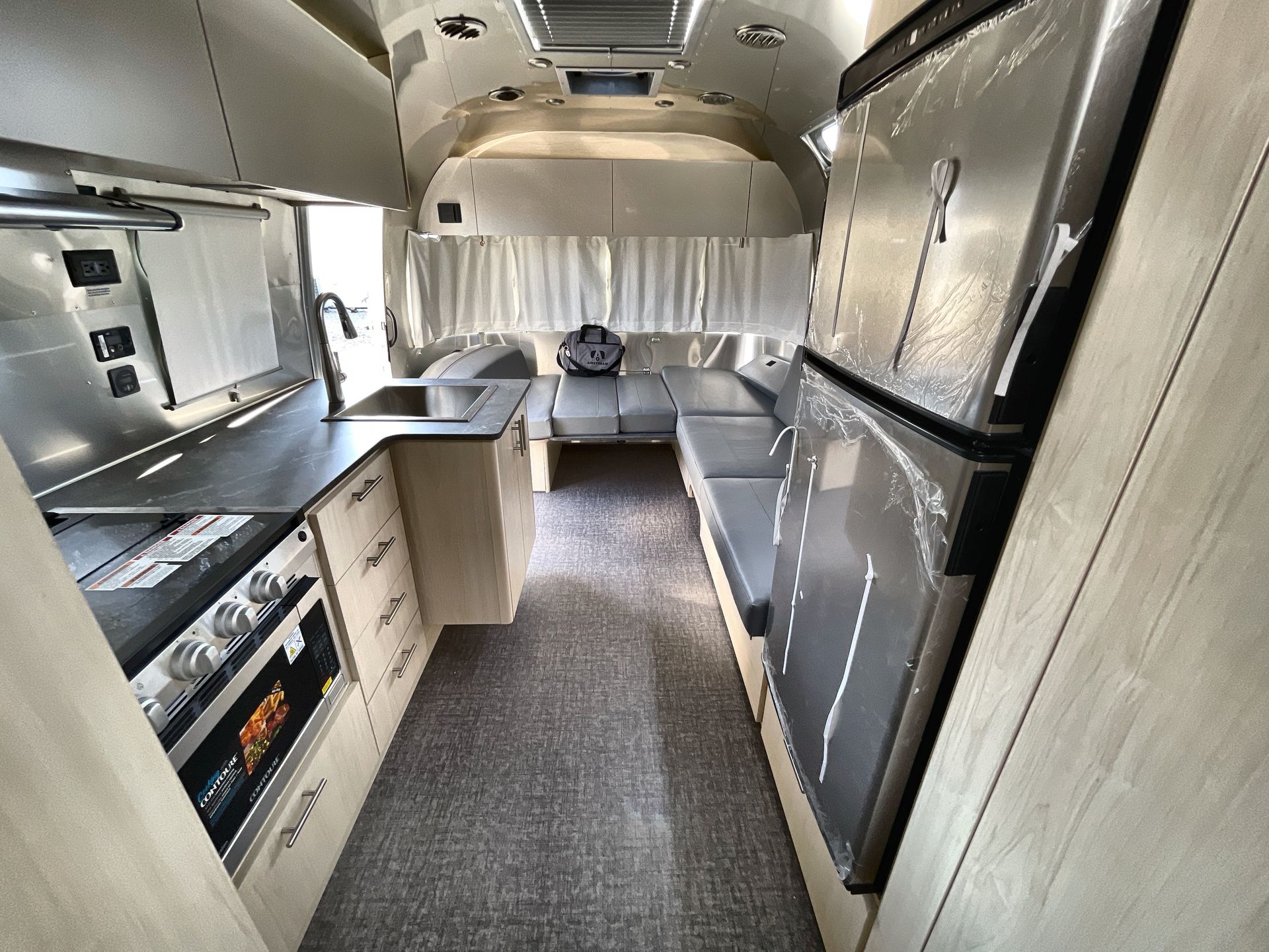 2026 Airstream 27FBT Base