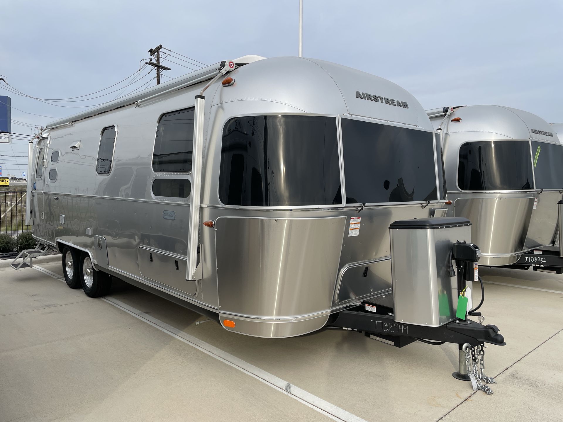 2026 Airstream 27FBT Base