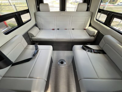 2026 Airstream 24GL 4x2 Passenger Base