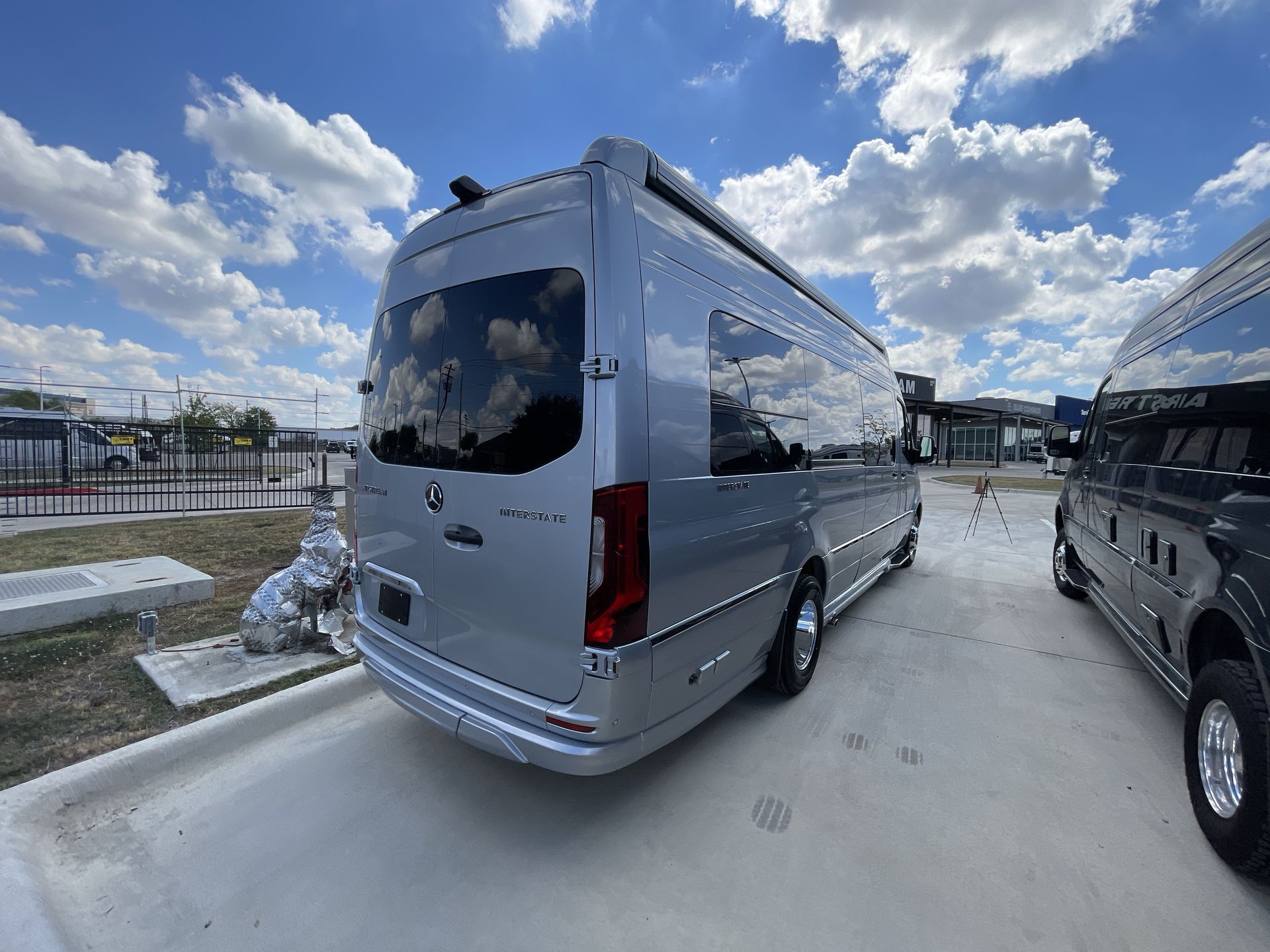 2026 Airstream 24GL 4x2 Passenger Base