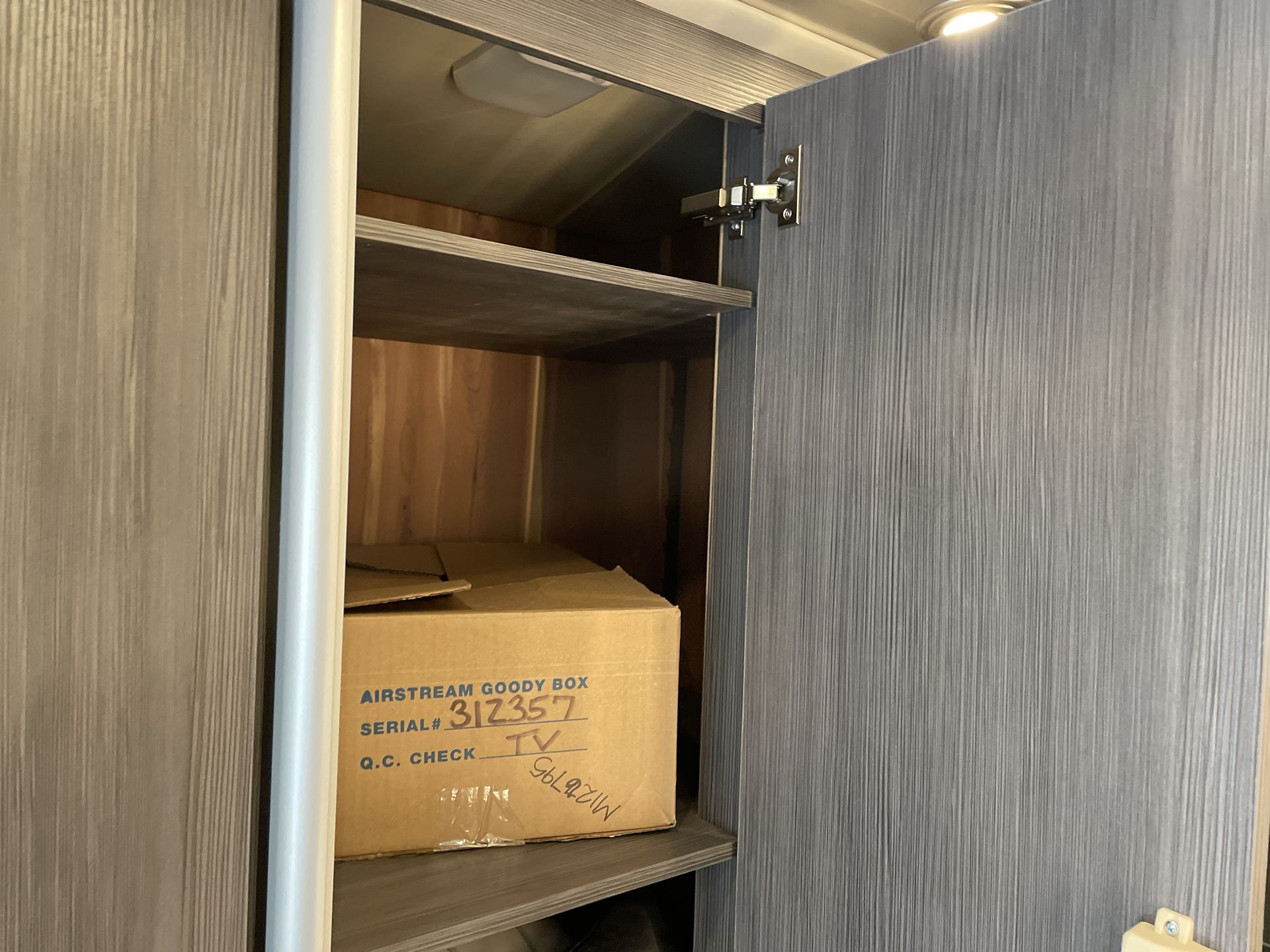 2026 Airstream Murphy Suite Base