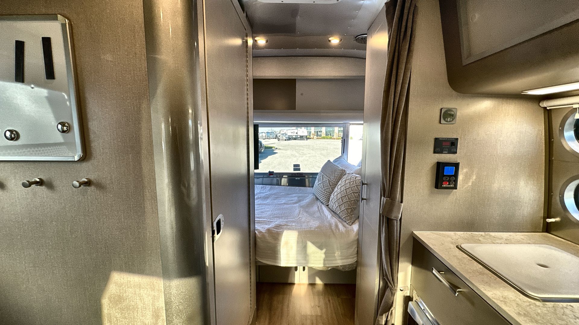 2025 Airstream 16RB Base