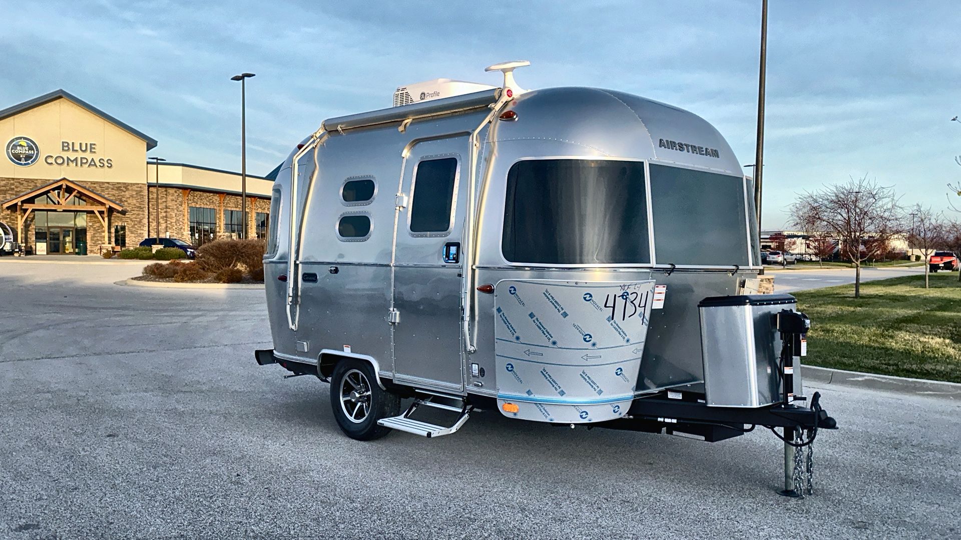 2025 Airstream 16RB Base