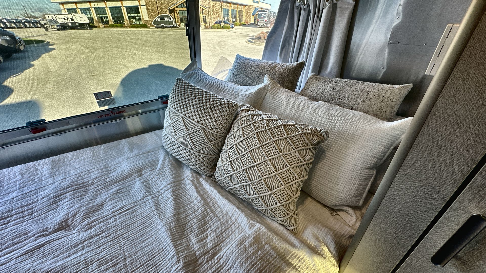 2025 Airstream 16RB Base