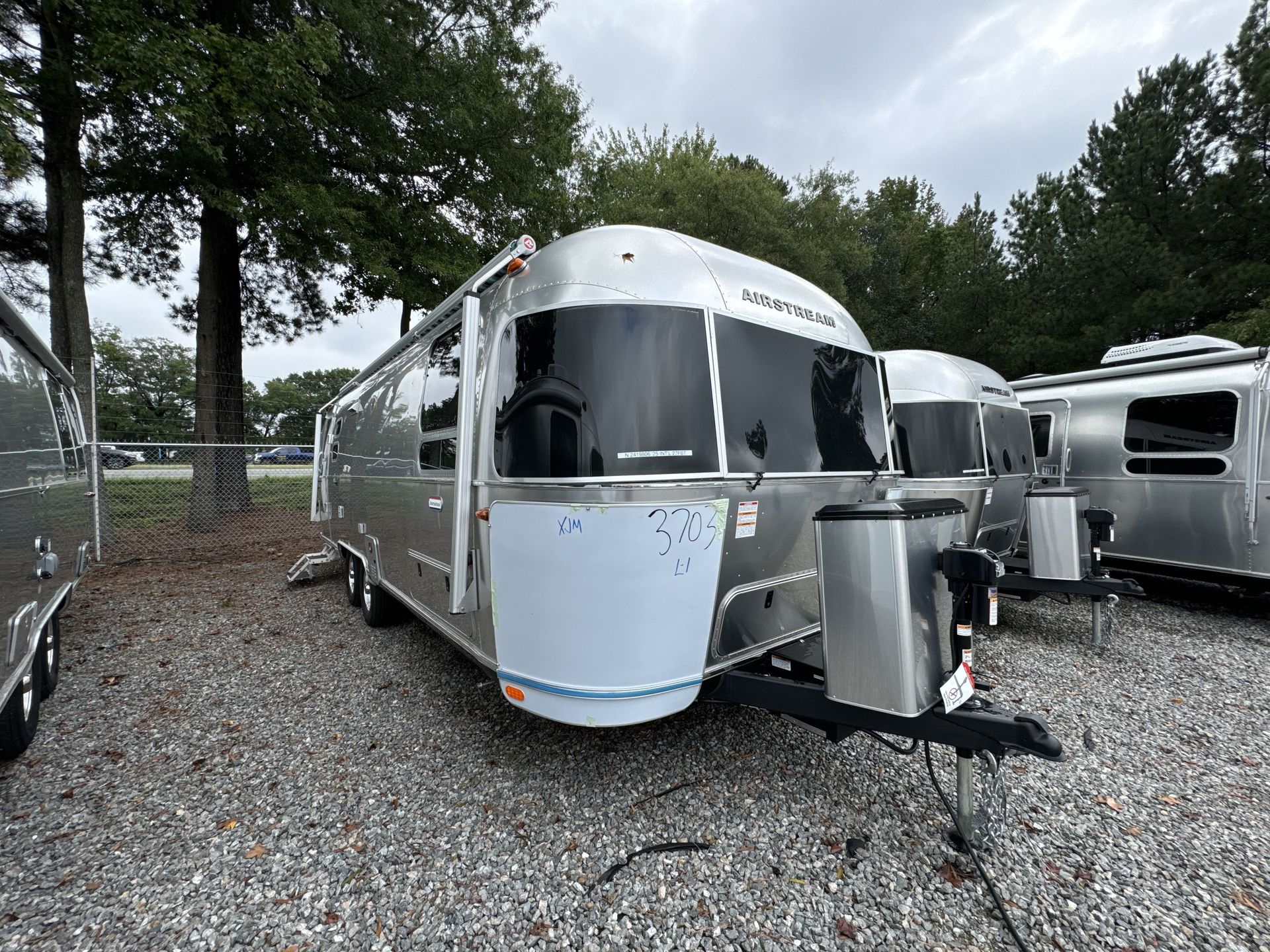 2025 Airstream 27FBT Base