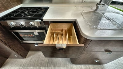 2025 Airstream 27FBQ Base