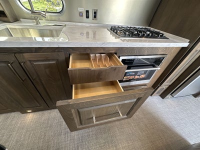 2026 Airstream 33FBQ Base