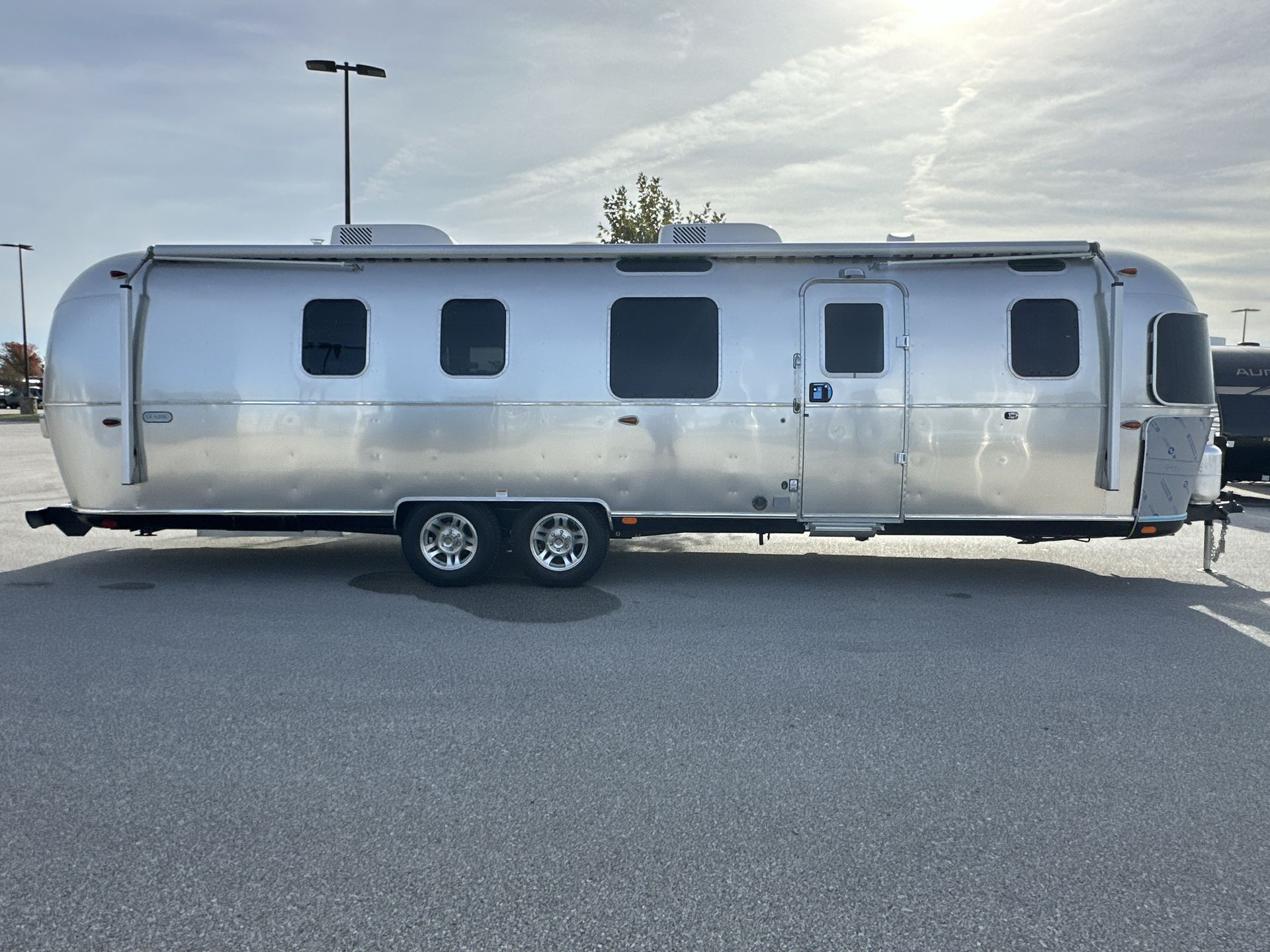 2026 Airstream 33FBQ Base