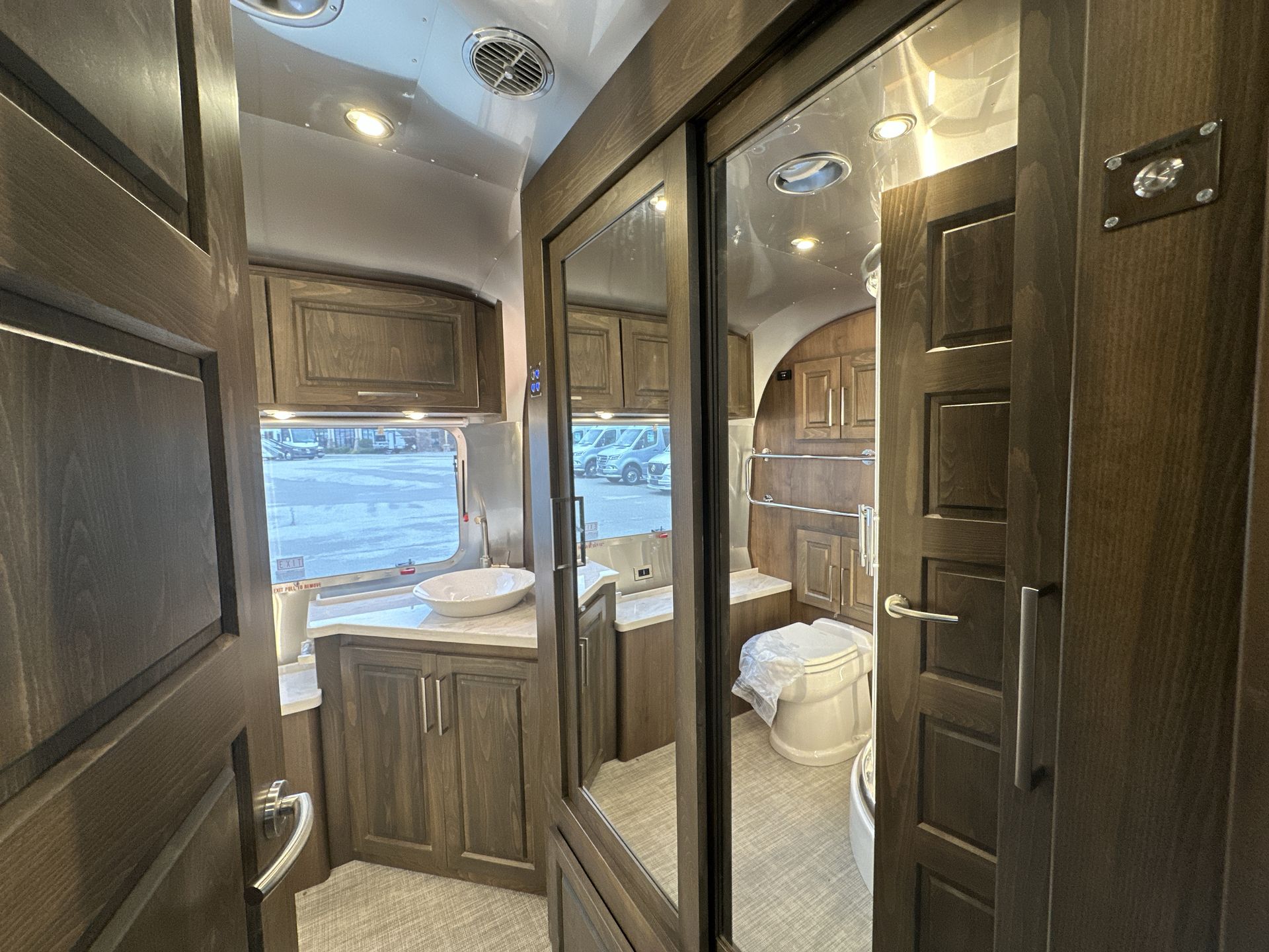 2026 Airstream 33FBQ Base
