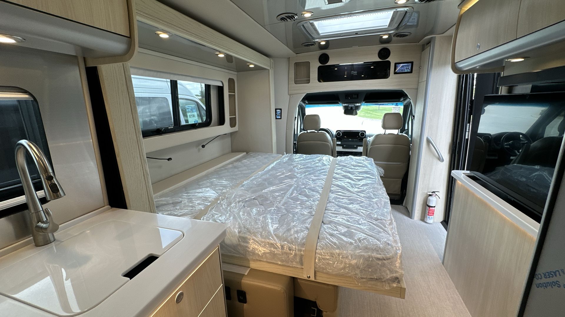 2026 Airstream Murphy Suite Base