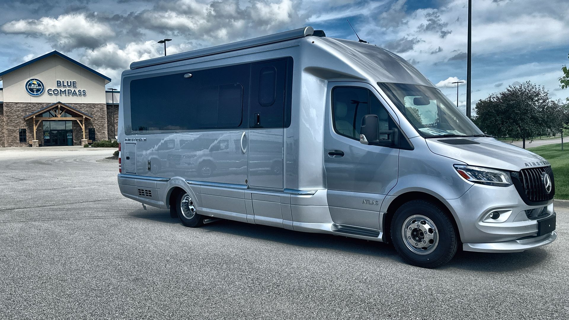 2026 Airstream Murphy Suite Base