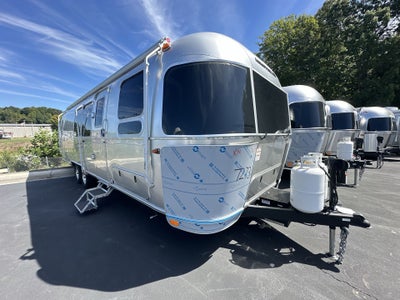 2026 Airstream 30FBBT Base