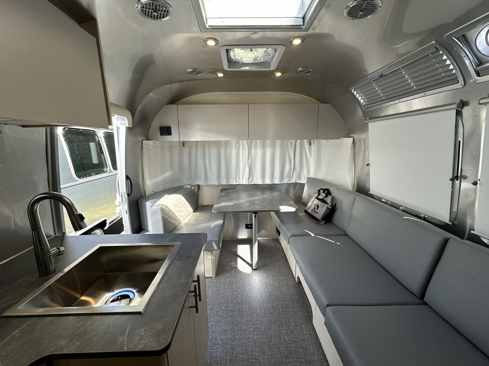 2026 Airstream 25FBQ Base