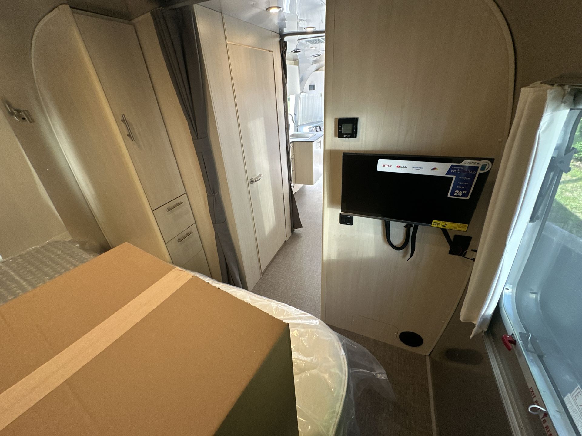 2025 Airstream 25FBQ Base