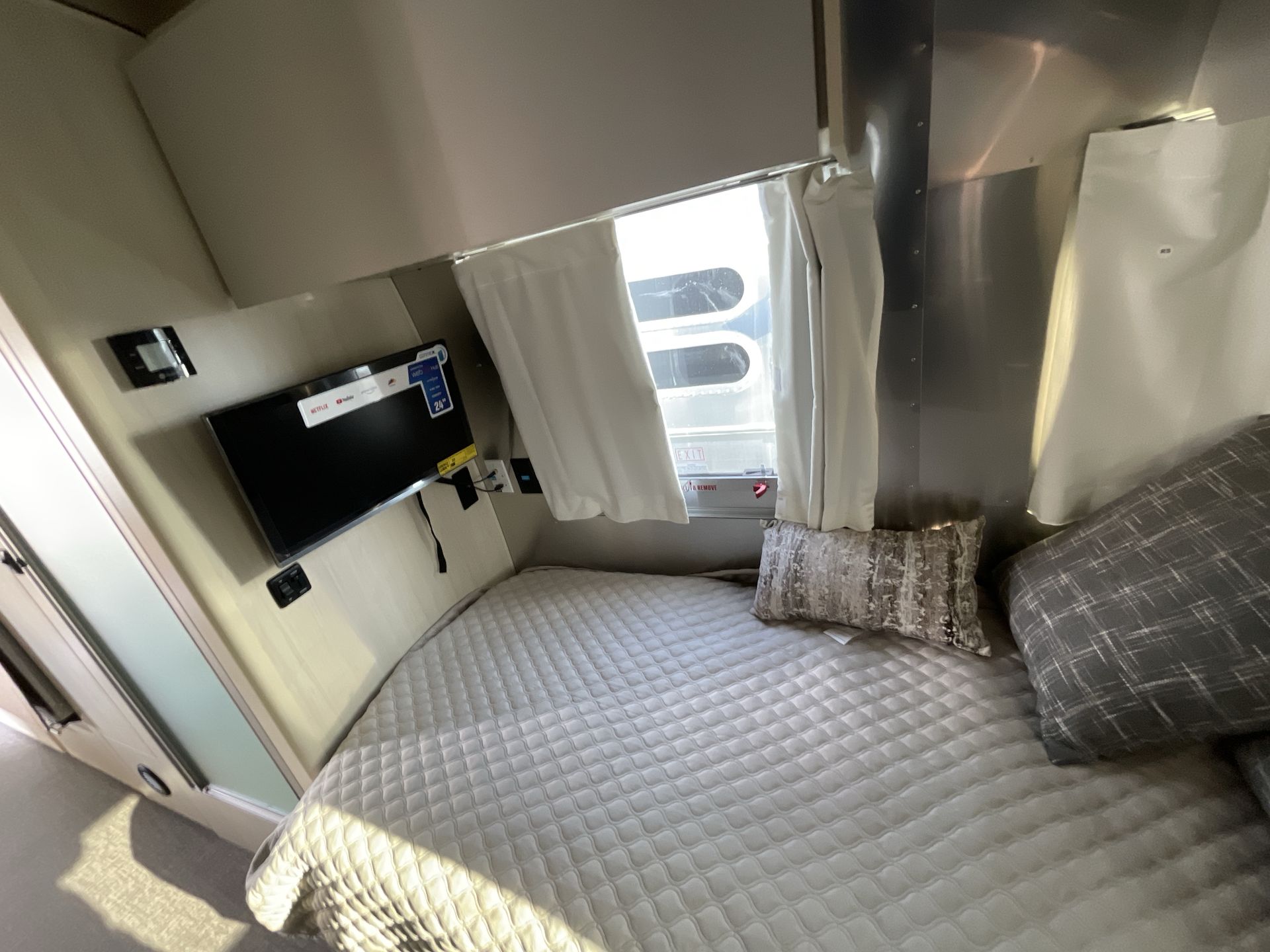 2026 Airstream 25FBT Base