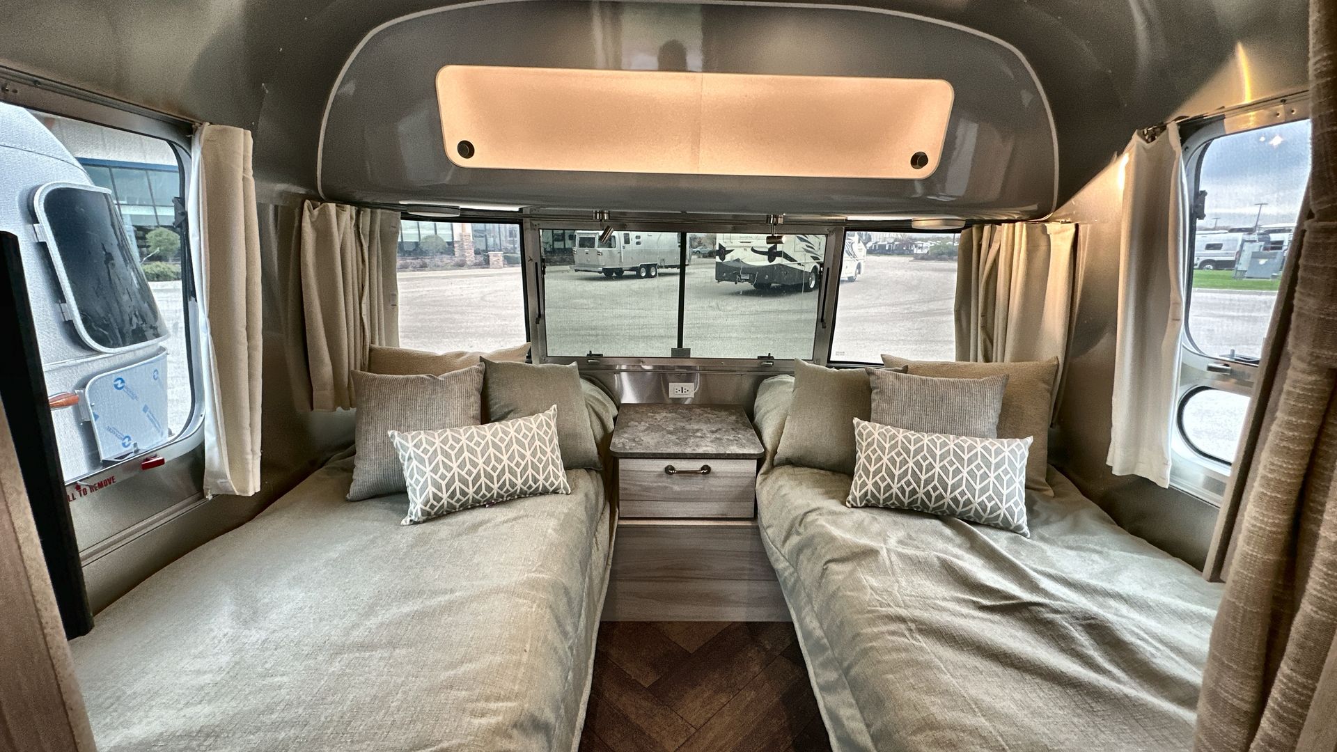 2025 Airstream 25FBT Base
