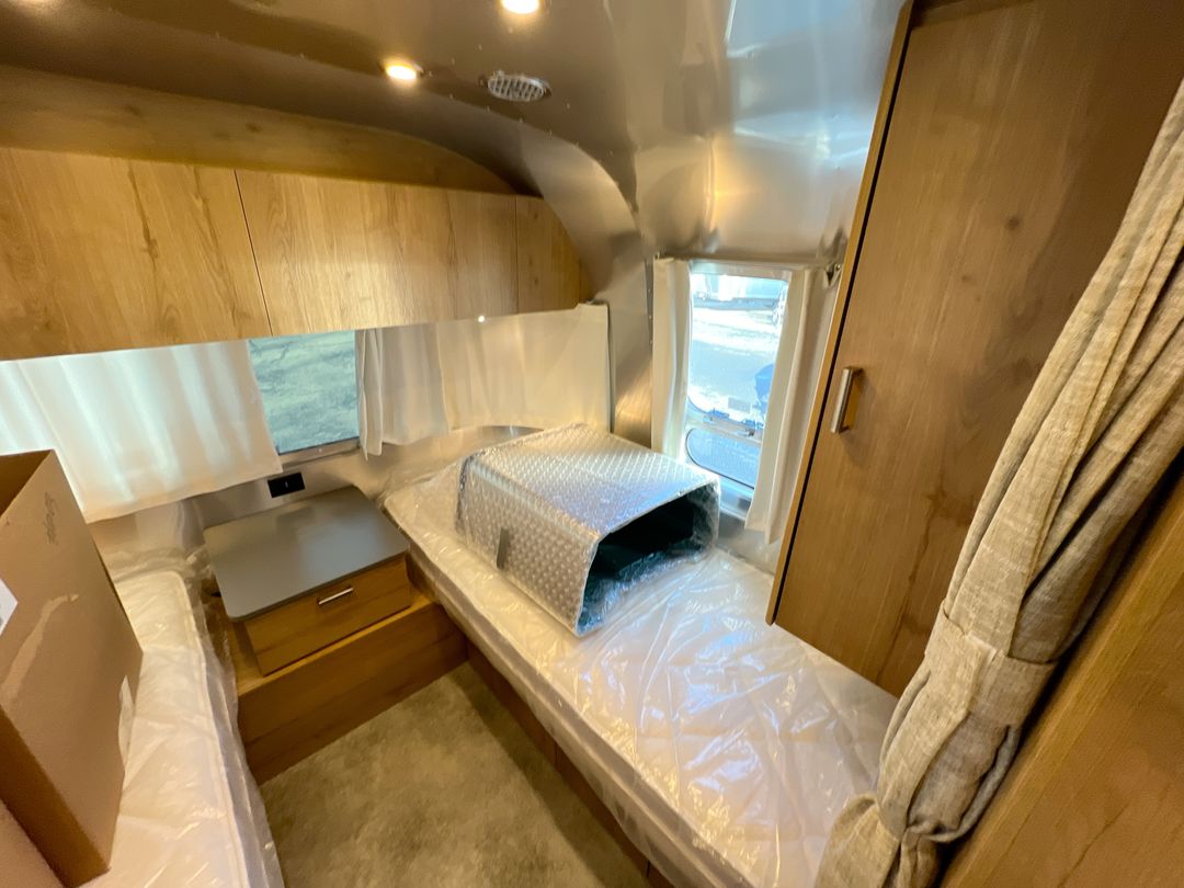 2026 Airstream 25FBT Base