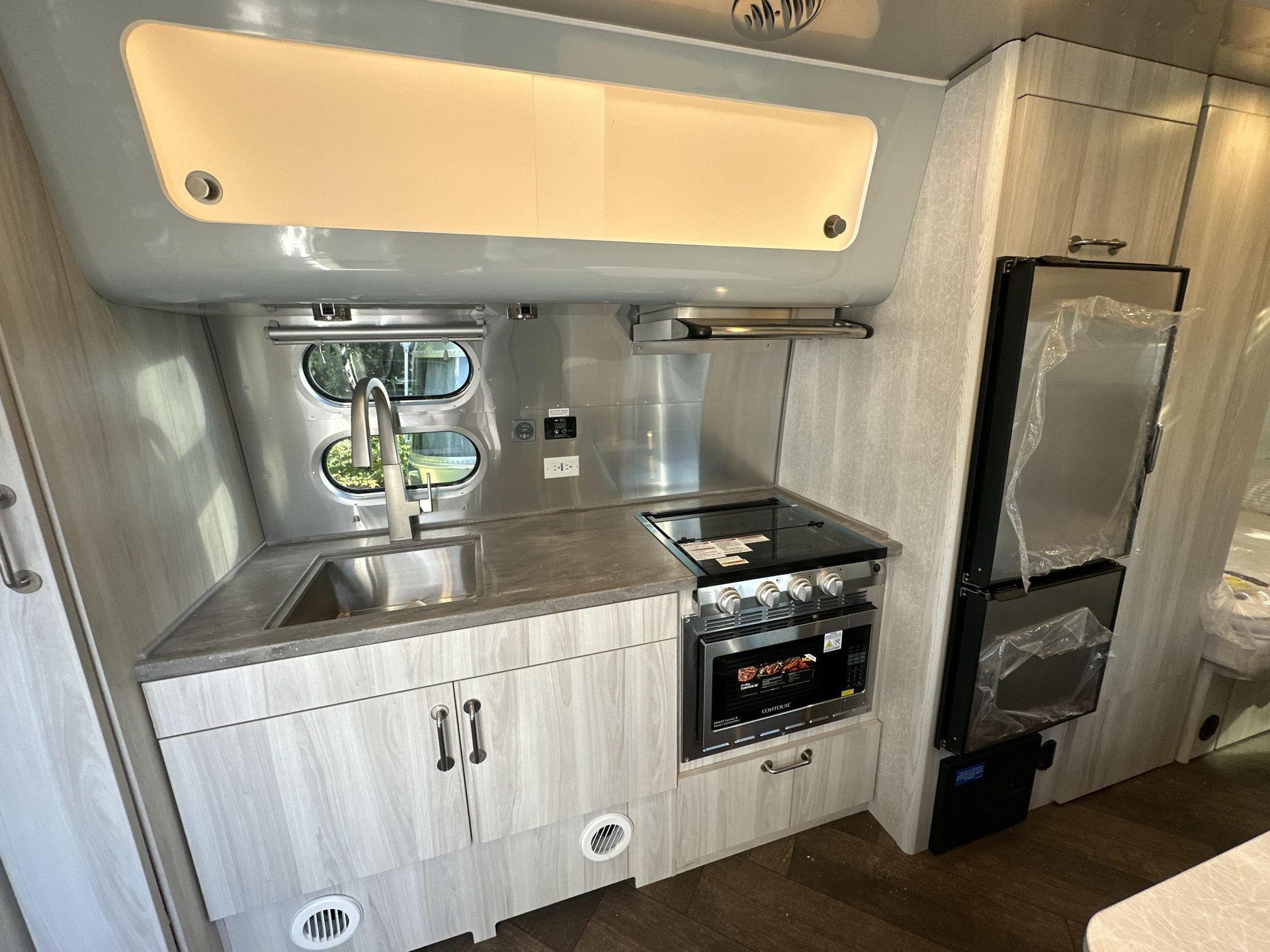 2025 Airstream 23FBT Base