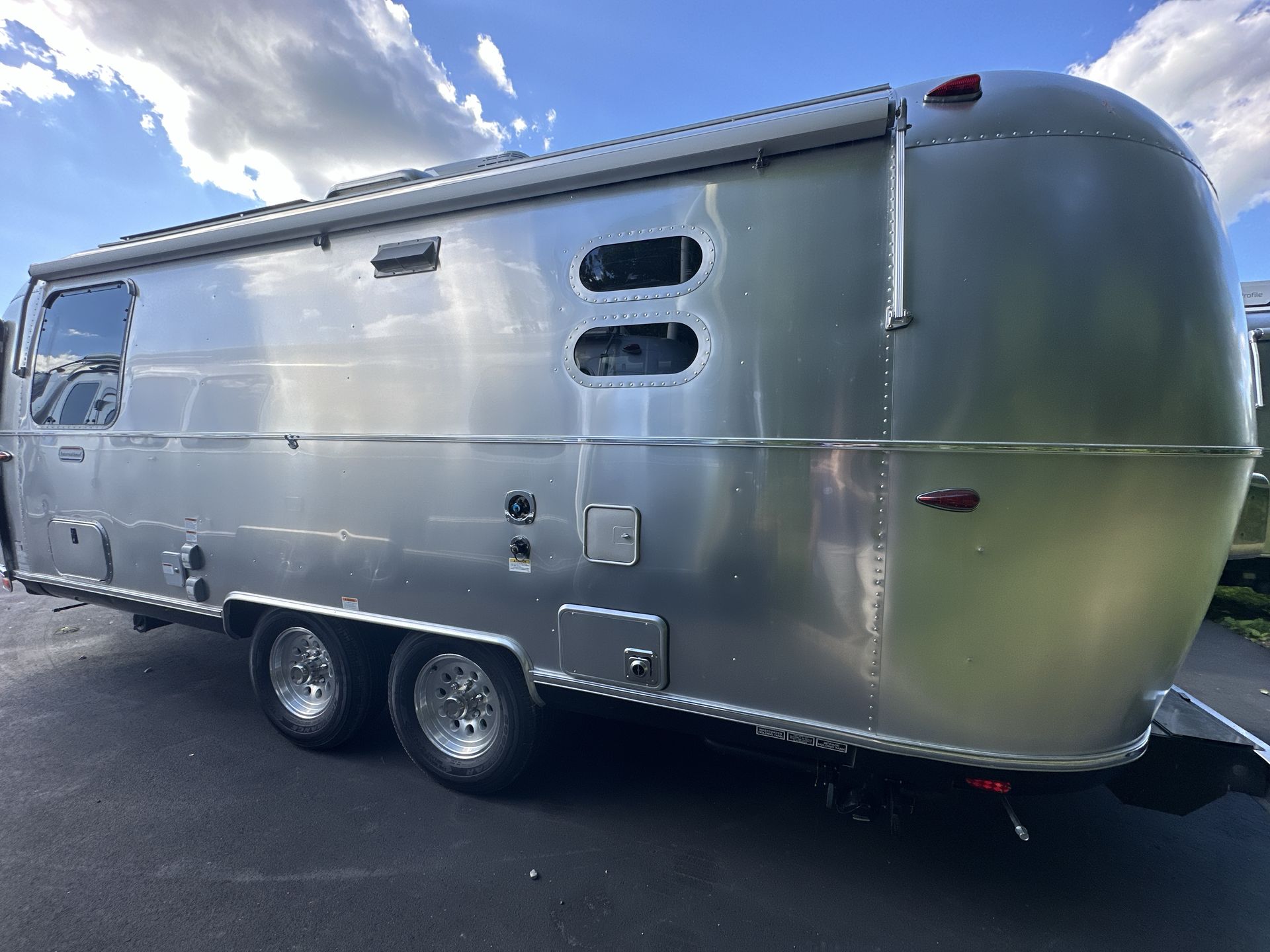 2025 Airstream 23FBT Base