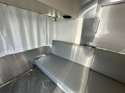 2026 Airstream 27FBQ Base