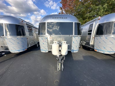 2026 Airstream 27FBQ Base