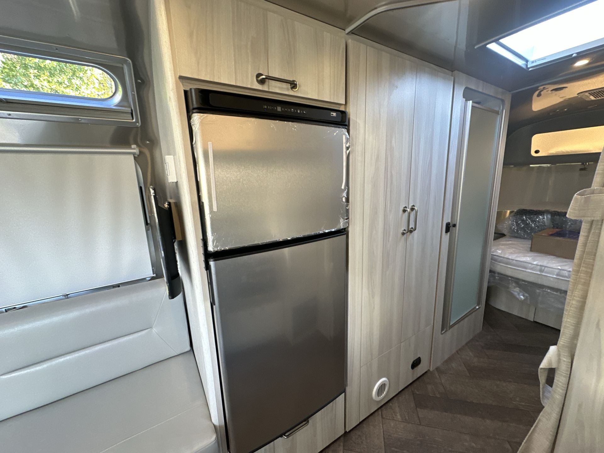 2026 Airstream 27FBQ Base