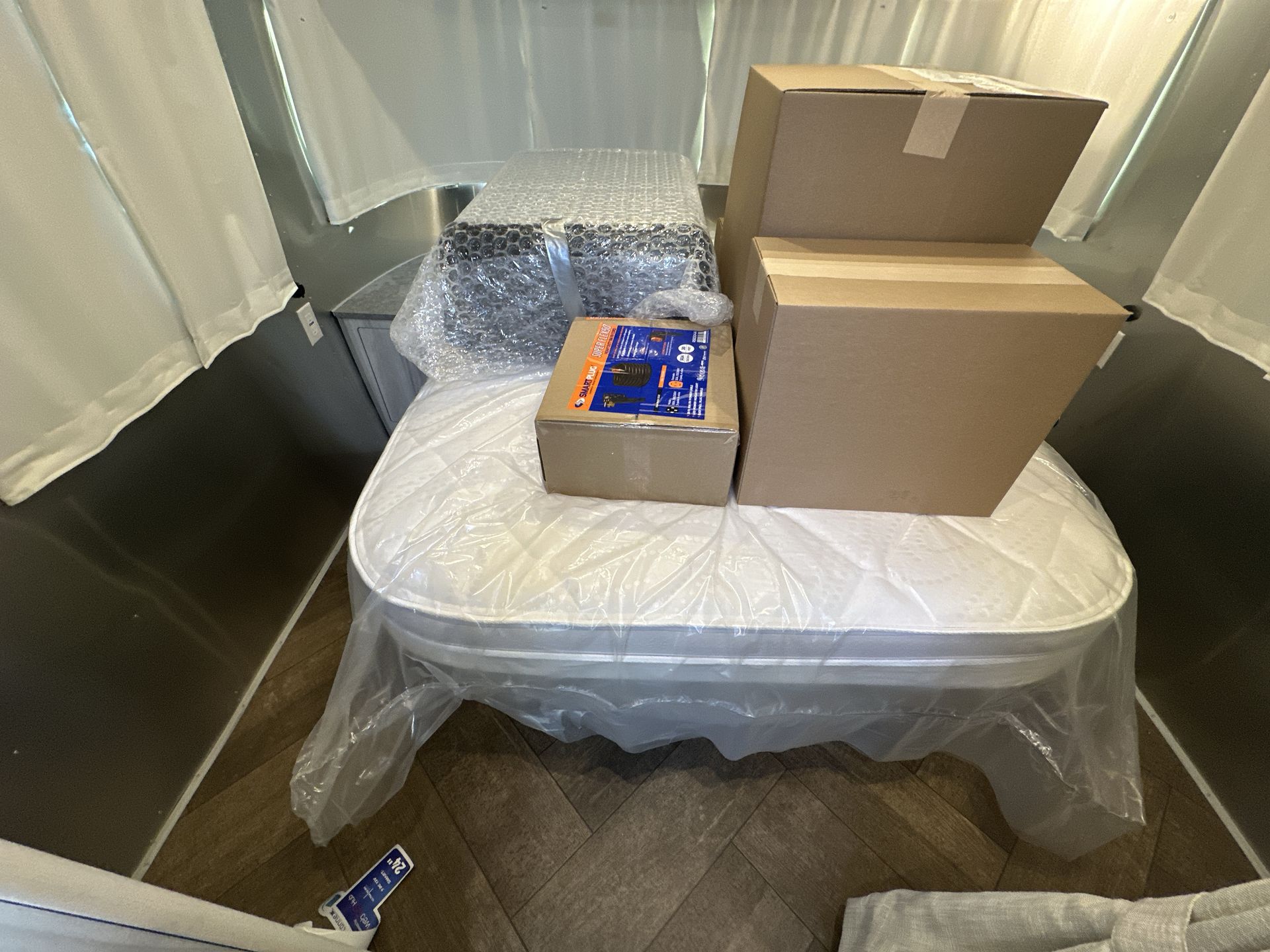 2026 Airstream 27FBQ Base