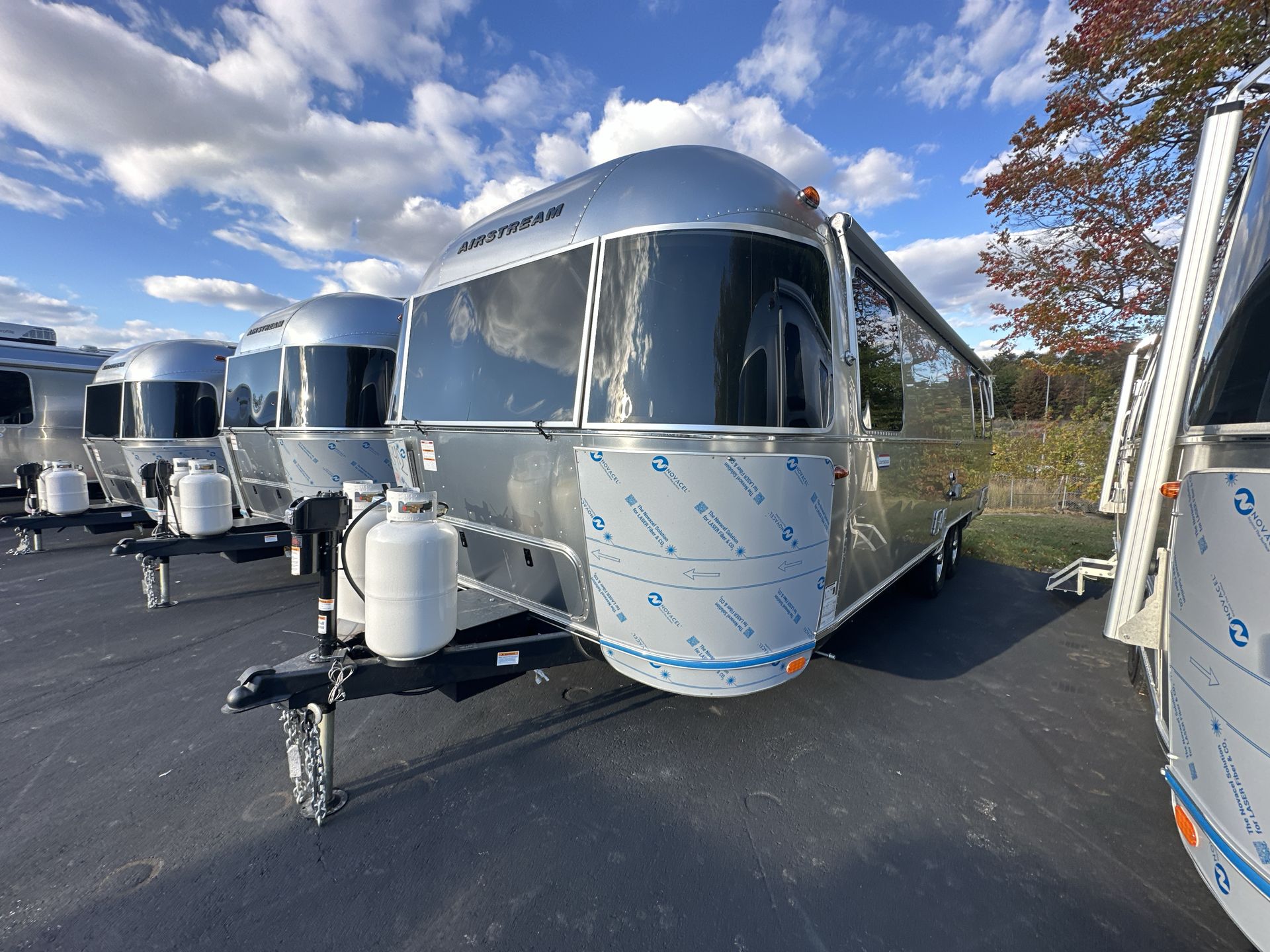 2026 Airstream 27FBQ Base