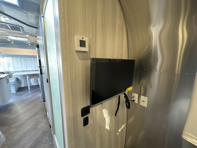 2026 Airstream 27FBQ Base