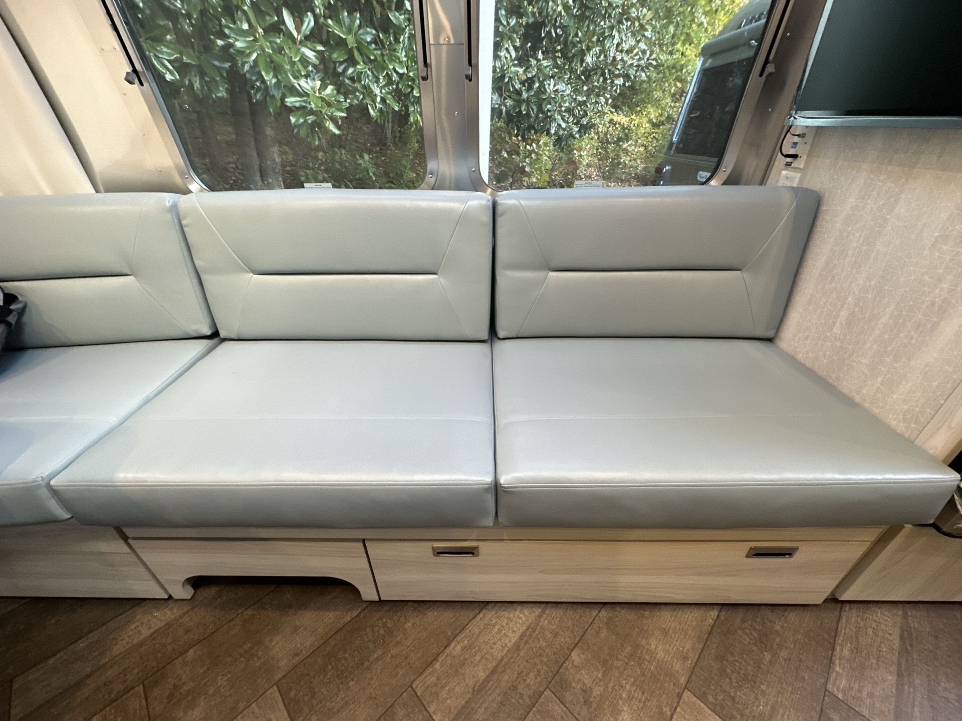 2026 Airstream 27FBT Base