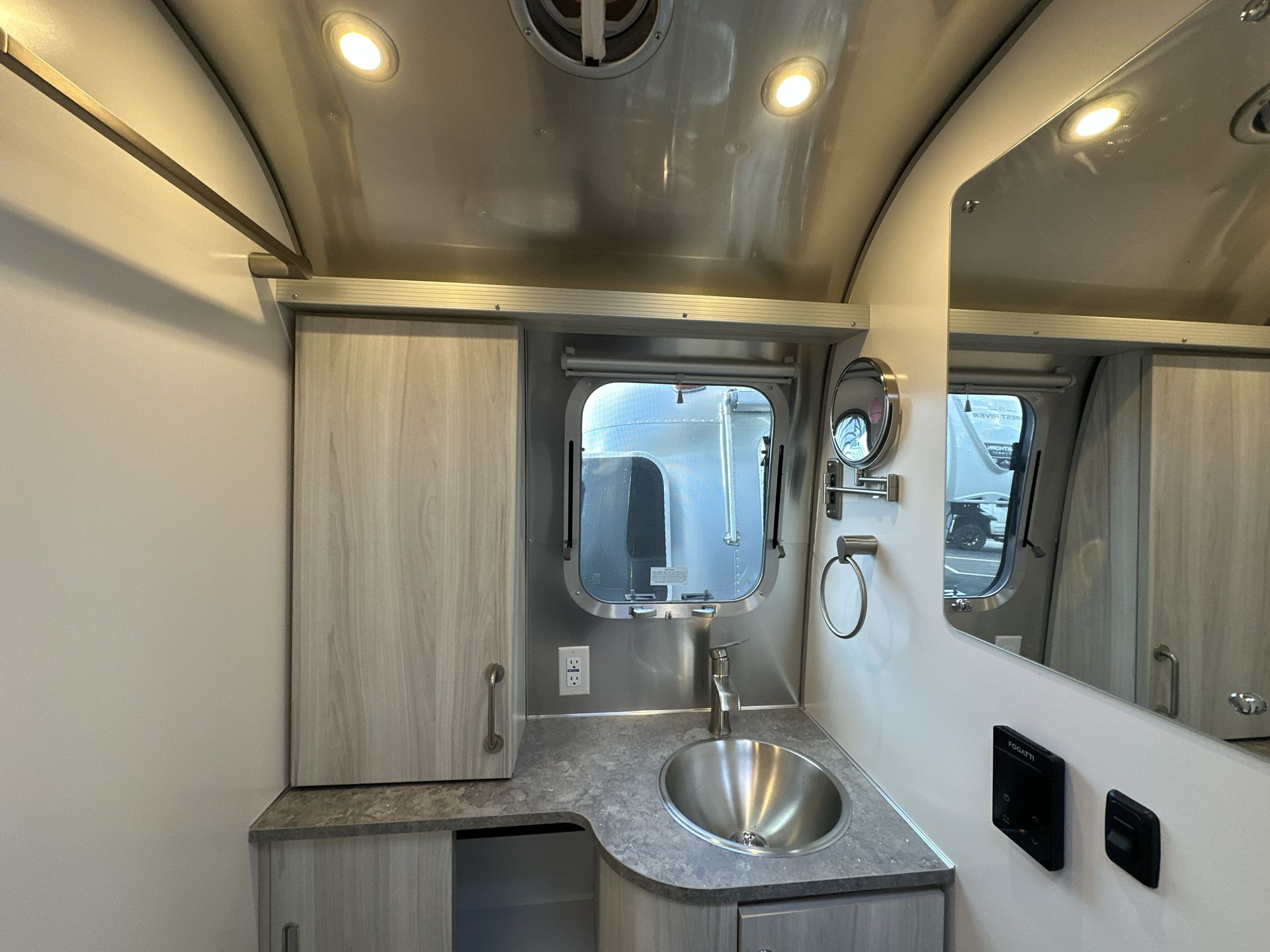 2026 Airstream 27FBT Base